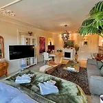 Four Individual Beautiful Spacious Rooms In Stylish Apartment